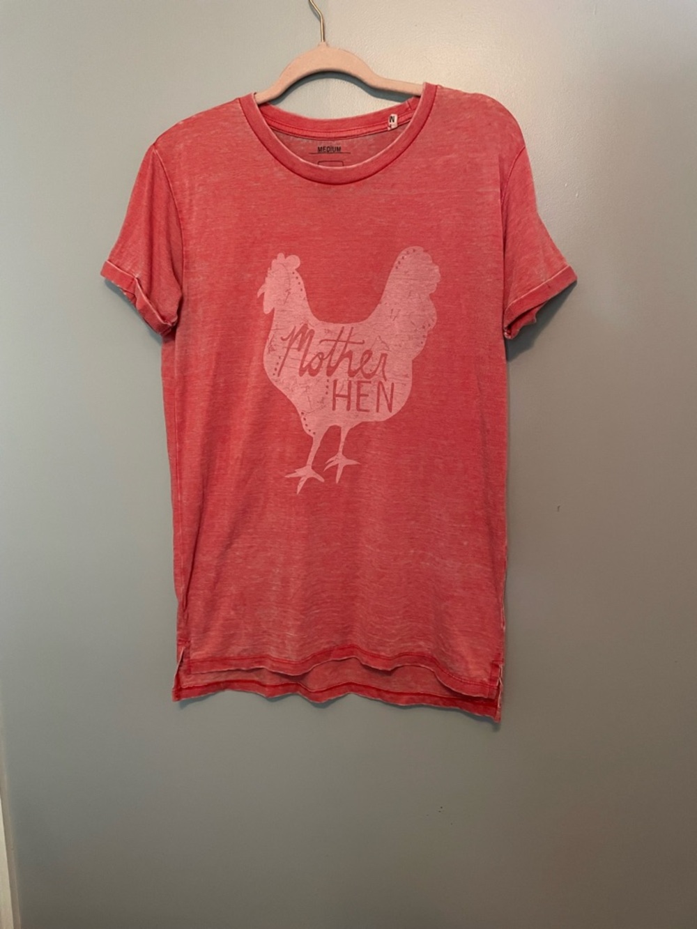 Mother Hen Graphic T-Shirt Women’s Size Medium